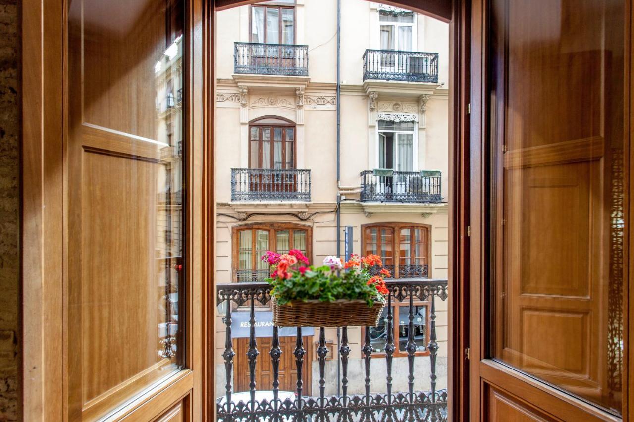 Luxurious & Alluring Home In Historic Town Valência Exterior foto