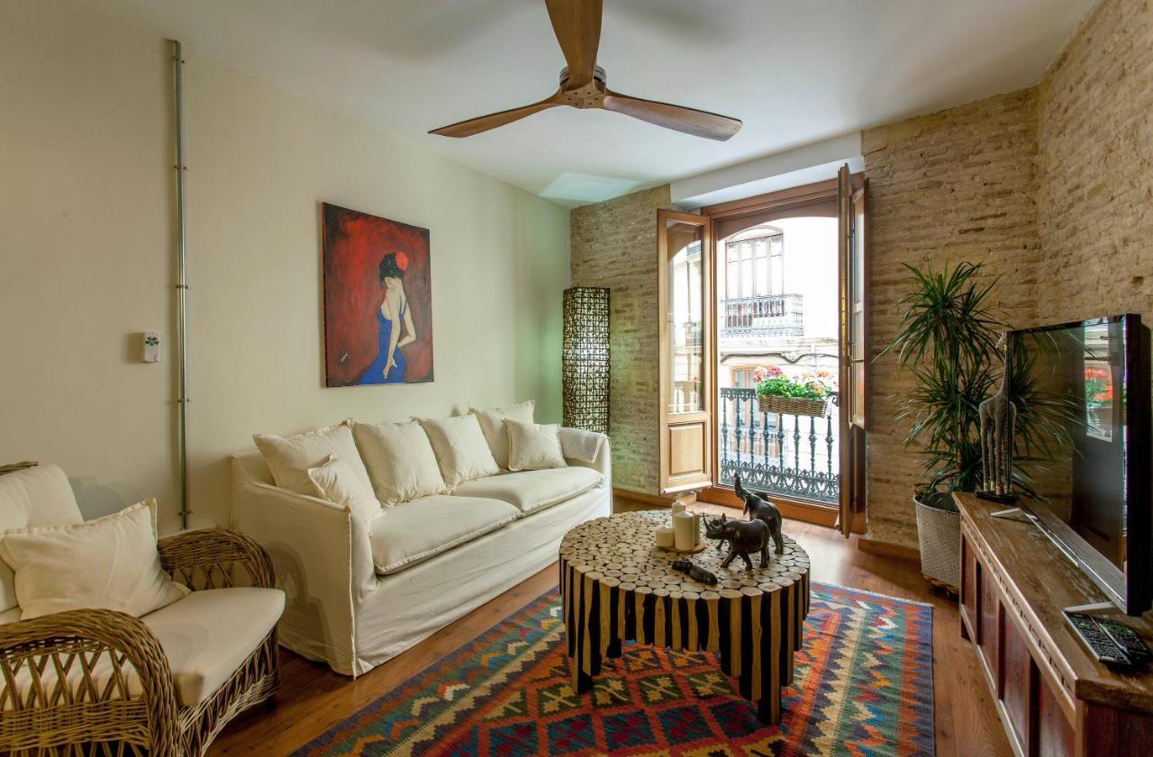 Luxurious & Alluring Home In Historic Town Valência Exterior foto