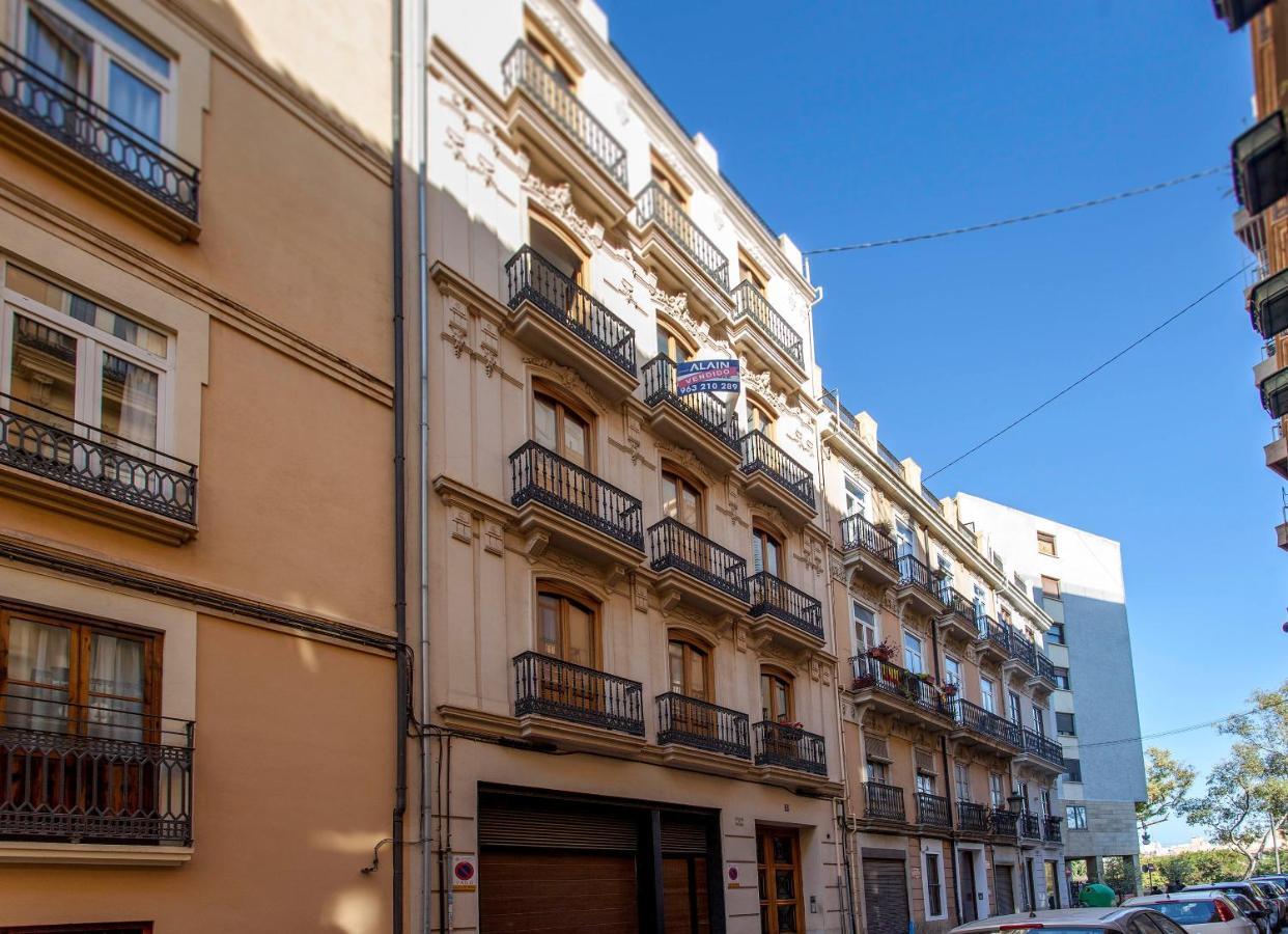 Luxurious & Alluring Home In Historic Town Valência Exterior foto